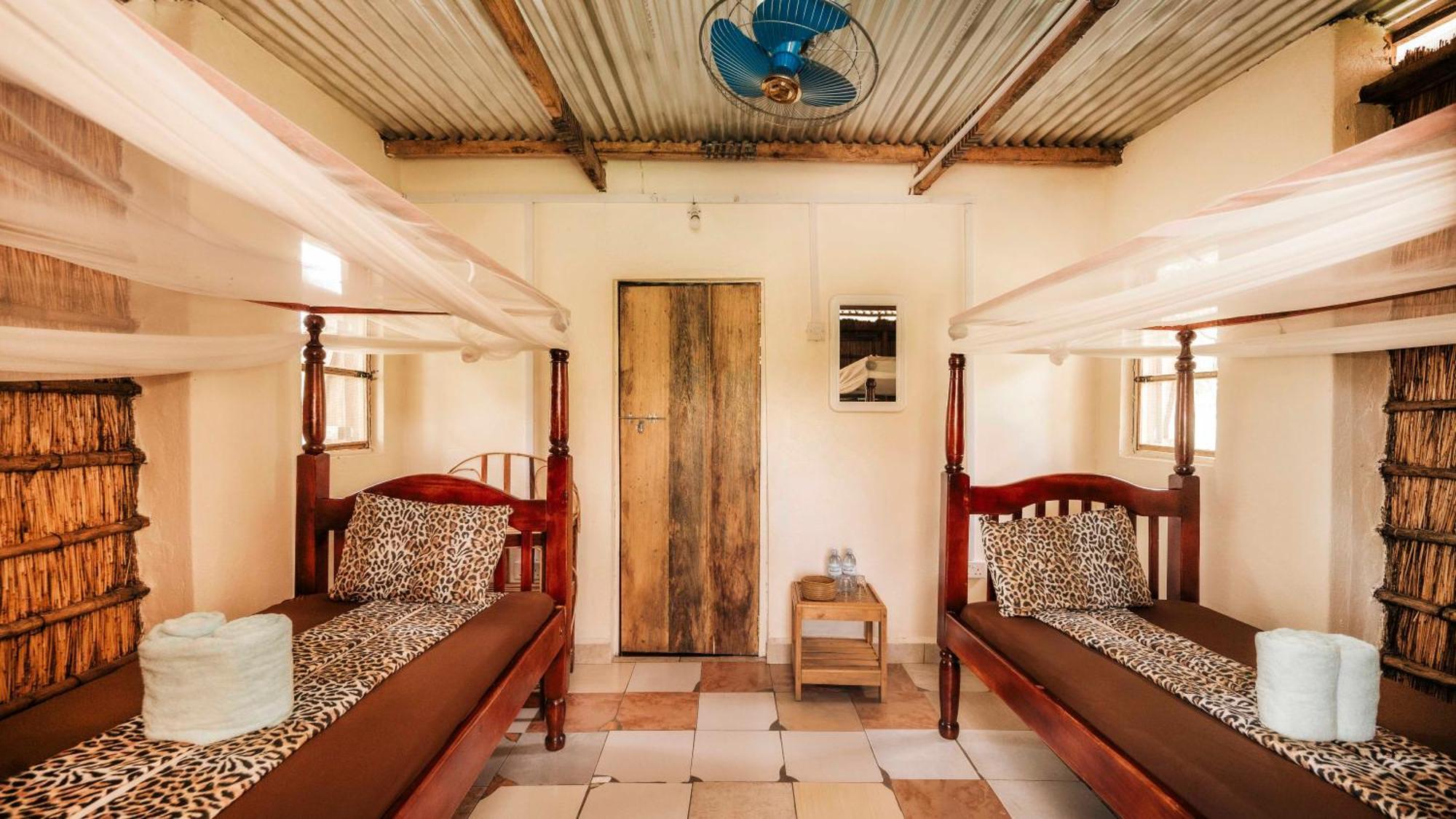 Mama Washindi Lodge Pakwach Bagian luar foto