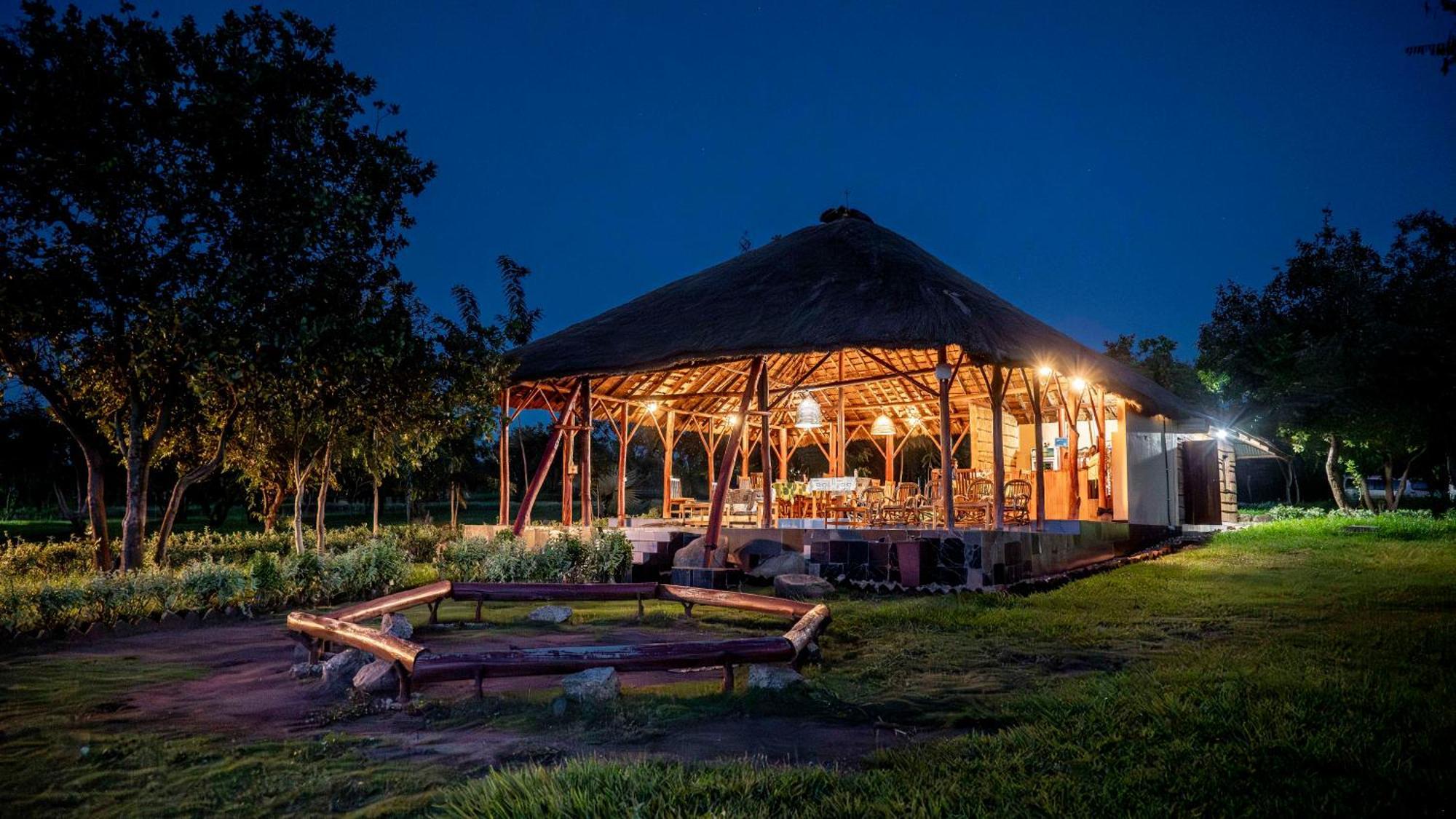 Mama Washindi Lodge Pakwach Bagian luar foto